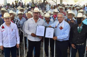 Präsident López Obrador bei der Unterzeichnung des Dekrets im Bundesstaat Sonora