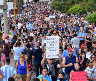 Chubut, Argentinien: Im Dezember 2021 erreichte die Mobilisierung der Bevölkerung unter Beteiligung der Gewerkschaften der Hafenarbeiter, Fischer und Fahrer den Stopp des Megabergbaus