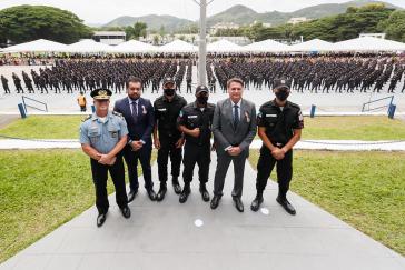 Mit Überwachungstechnik ausgerüstet: Der abgewählte Präsident Jair Bolsonaro und Mitglieder der Militärpolizei