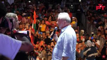 Lula im Wahlkampf. Er und weitere prominente PT-Mitglieder bedroht
