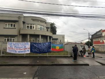 Protestaktion vor der Klinik, in der Eloy Alarcón Manquepan starb