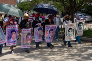 Eltern der 43 Lehramtsstudenten bei einer Protestaktion in Mexiko-Stadt im Oktober 2021