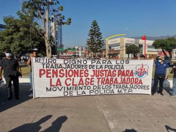 Transparent der Polizeigewerkschaft Movimiento de los trabajadores de la Policía: "Gerechte Renten für die Arbeiterklasse"