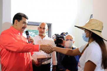 Maduro beim Besuch der Bauerngemeinschaft Villa Zamora 2021, der live im Fernsehen übertragen wurde