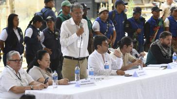 Camilo Posso, Leiter der Friedensdelegation der Regierung, beim Treffen mit der EMC-Farc in Suárez, Cauca