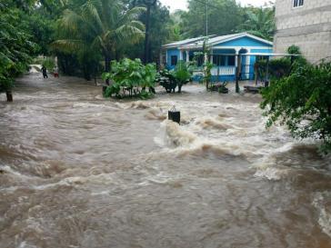 Extreme Hitze und starke Regenfälle als Folge von El Niño: Überschwemmung am Río Melchor, Petén, Guatemala