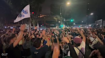 Jubel in den Straßen von Buenos Aires über das Ergebnis der ersten Runde der Wahlen in Argentinien