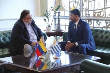 Botschafter Uruguays Eber Da Rosa Vasquez und Rander Peña Ramírez, stellvertretender Außenminister von Venezuela