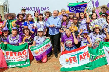 Brasiliens Präsident Lula bei der Bewegung der Landarbeiter:innen Marcha das Margaridas