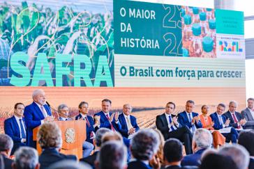 Lula und seine zuständigen Minister bei der Vorstellung des Plano Safra 2023/2024