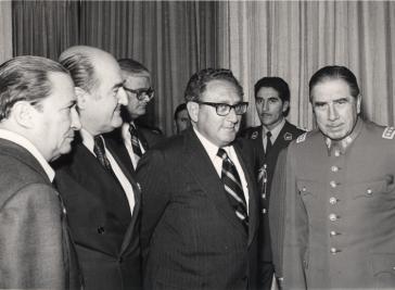 Pinochet und Kissinger bei einem Treffen 1976