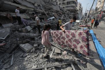 Durch einen israelischen Luftangriff am 8. Oktober zerstört: Der Al-Aklouk-Turm, ein 14-stöckiges Wohngebäude im zentralen Al-Nasr-Viertel in Gaza