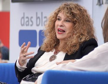 Gioconda Belli, hier auf der Leipziger Buchmesse 2016, wird chilenische Staatsbürgerin