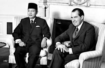 Bei seinem ersten Staatsbesuch in den USA 1970 wurde Suharto von Präsident Richard Nixon empfangen