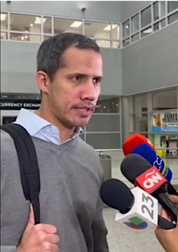 Guaidó bei seiner Ankunft am Miami International Airport