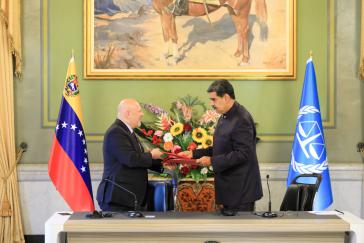 Trotz Kritik um Zusammenarbeit bemüht: Maduro unterzeichnete mit Khan ein "Memorando de entendimiento"