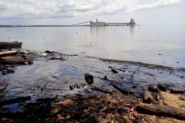 Der Maracaibo-See in Venezuela ist stark durch Öl verschmutzt