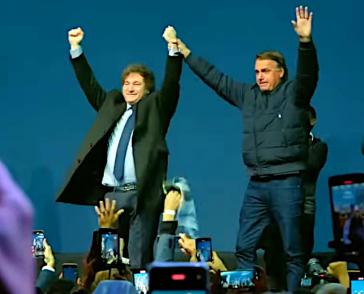 Javier Milei ließ sich am Wochenende im Kreise der internationalen Rechten feiern. Hier mit Bolsonaro auf der Bühne (Screenshot)