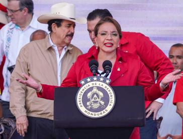 Xiomara Castro bei ihrer Ansprache am 28. Januar zu zwei Jahren Amtszeit in Honduras