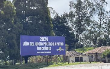 Plakatwand der Kampagne: "2024 ‒ Jahr des Amtsenthebungsverfahrens gegen Petro ‒ Trag dich ein"