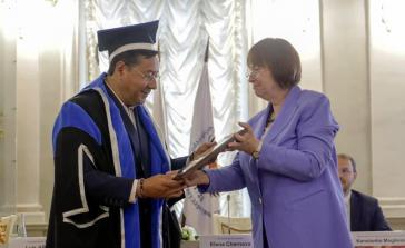 Die Ehrendoktorwürde der staatlichen Universität Sankt Petersburg für Boliviens Präsidenten