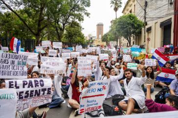 Studenten "begleiten" die öffentliche Anhörung zum Nulltarif