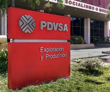 PDVSA-Sitz in Maracaibo. Über dem Eingang: "Patria, Socialismo o Muerte"