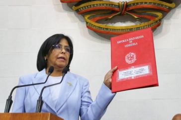 Vizepräsidentin Rodríguez stellte das Gesetzesprojekt im Parlament vor