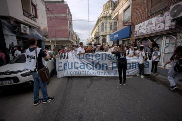 Die dritte "Marcha Federal", organisiert von Gewerkschaften, Menschenrechtsgruppen sowie Vereinigungen von Studierenden und Dozent:innen, brachte erneut Zehntausende auf die Straße Die dritte "Marcha Federal", organisiert von Gewerkschaften, Menschenrechtsgruppen sowie Vereinigungen von Studierenden und Dozent:innen, brachte erneut Zehntausende auf die Straße