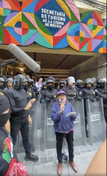 Screenshot eines Protestvideos: Bewohner vor dem Ministerium für Tourismus in Mexiko-Stadt