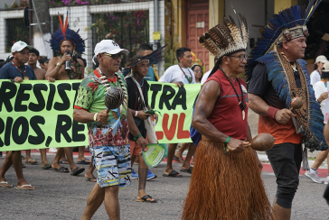Indigene Gemeinden und Umweltaktivisten protestierten letztes Jahr gegen die COP30 in Belém, Brasilien