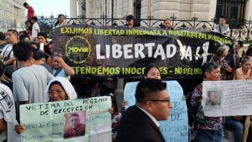 Demonstranten in El Salvador fordern die Freilassung unschuldig Inhaftierter Demonstranten in El Salvador fordern die Freilassung unschuldig Inhaftierter