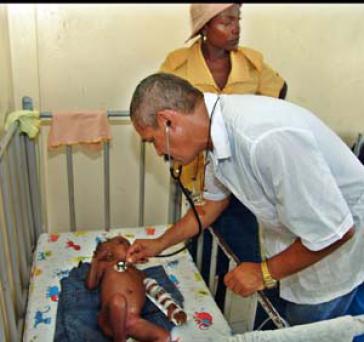 Kubanischer Arzt in Haiti