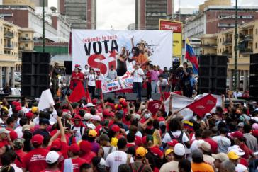 Venezuelas Studenten demonstrieren für Regierung