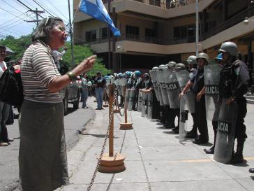 Gegen die Staatsmacht: Szene am Mittwoch in Tegucigalpa "Wir haben den Sozialismus aufgehalten"