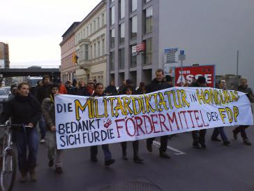 Weiter Proteste gegen liberale Putsch-Helfer