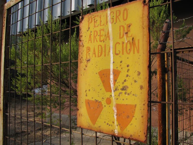 Warnschild vor radioaktiver Strahlung in Chile