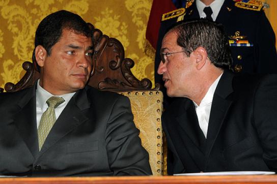 Ecuadors Außenminister Ricardo Patiño (re.) mit Präsident Correa bei Amtsantritt