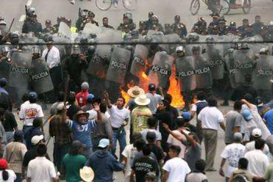 Zusammenstoß von Atenco-Aktvisten mit Polizei