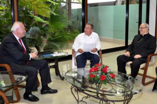 Treffen in Havanna: Moratinos, Castro, Ortega (v.r.n.l.)