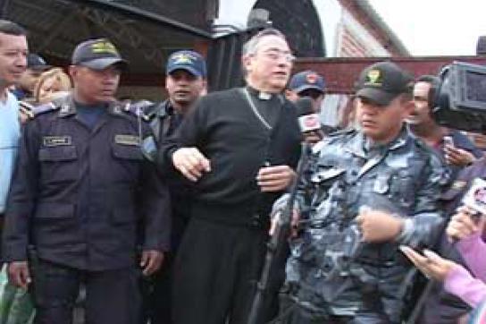 Unter Gleichen: Kardinal Rodríguez, Militärs und Polizisten in Tegucigalpa