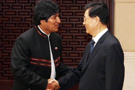 Boliviens Präsident Evo Morales und sein chinesischer Amtskollege Hu Jintao. Evo Morales und Hu Jintao
