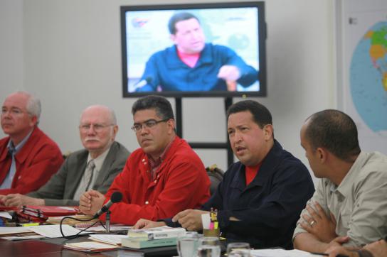 Hugo Chávez und Minister beim Treffen des Ministerrates