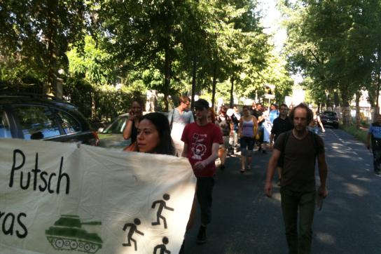 Demonstrationszug zum Sitz der Friedrich-Naumann-Stiftung in Potsdam  