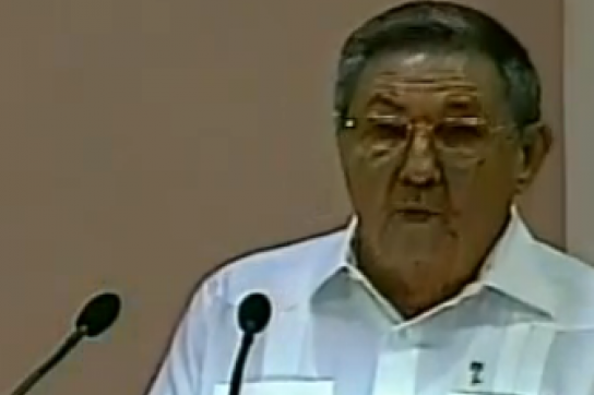 Raúl Castro vor der Nationalversammlung