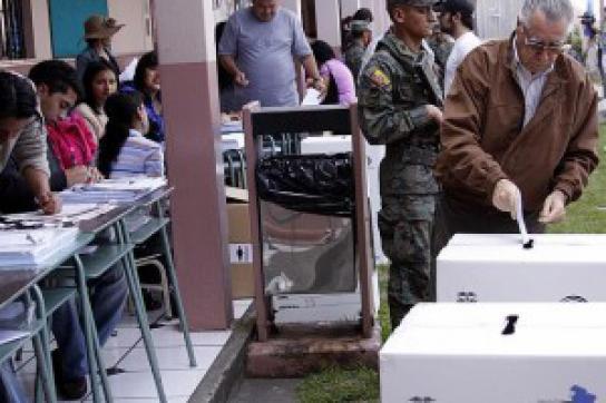 Stimmabgabe bei Referendum in Ecuador