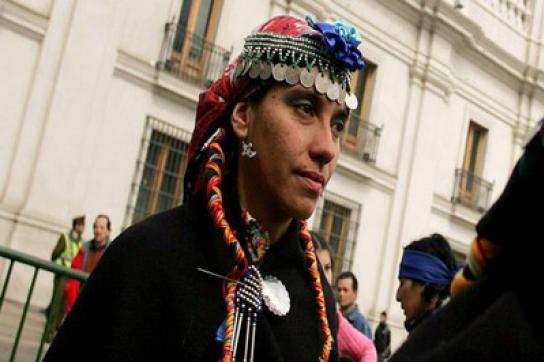 Angehörige der Mapuche-Volksgruppe