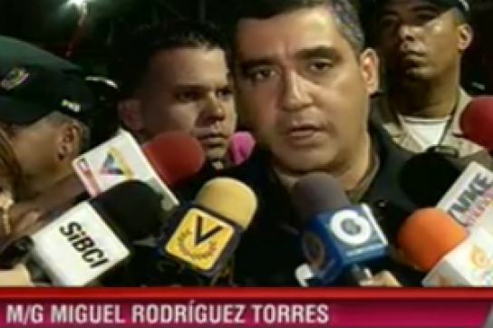 Venezuelas Innenminister Miguel Rodríguez Torres nimmt zum Mord an dem Poliziste