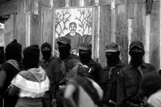 Milizionäre der EZLN auf einer Trauerkundgebung Mai 2014 in La Realidad
