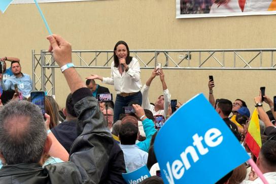Foto von María Corina Machado bei einem Wahlkampfauftritt